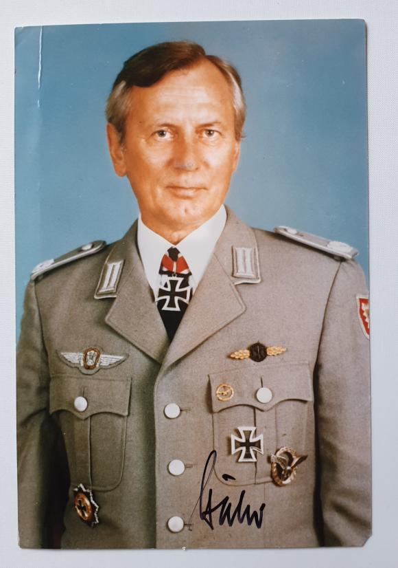 signed photo of Günther Bahr.
