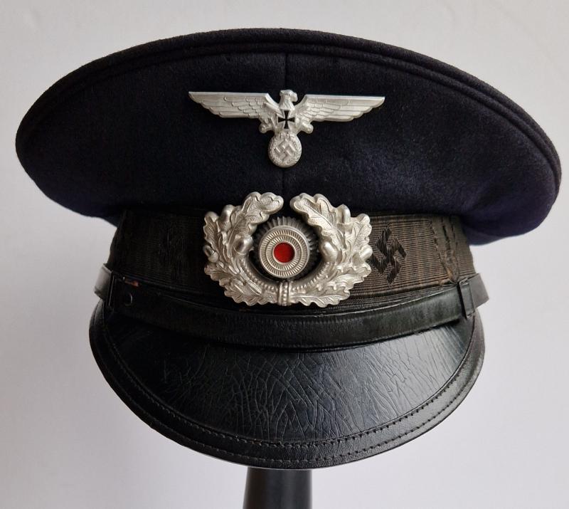 Kyffhäuserbund Old Comrades visor cap and matching armband.