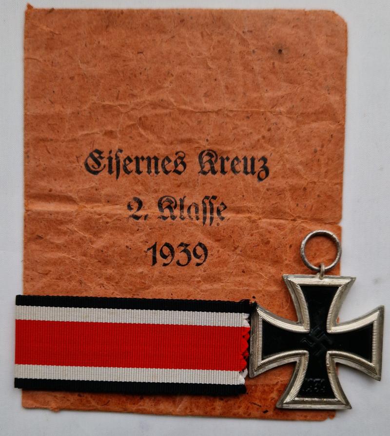 1939 Iron Cross Second Class in matching packet of issue by Berg & Nölte mm40